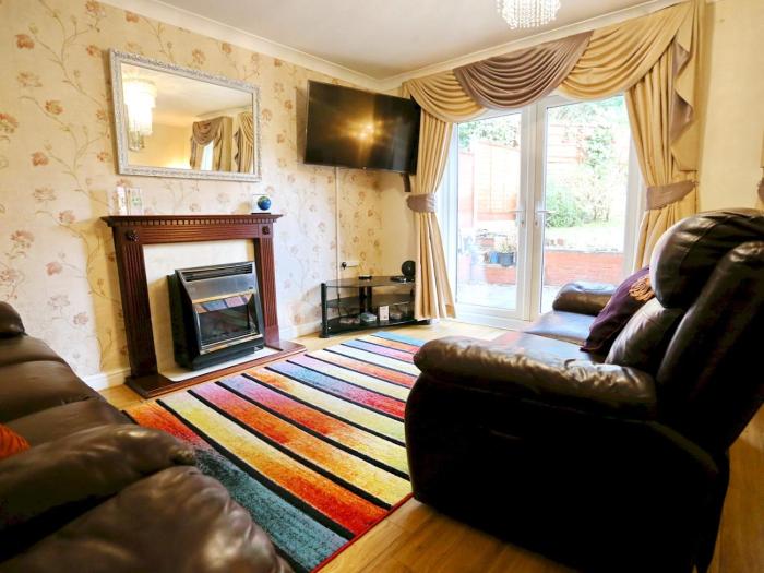 Garden Family Home near by University of Salford - Pass the Keys