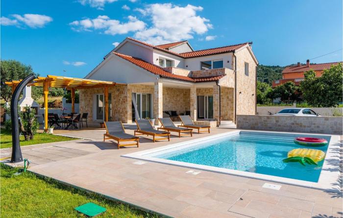 Villa Holiday Home Bodula
