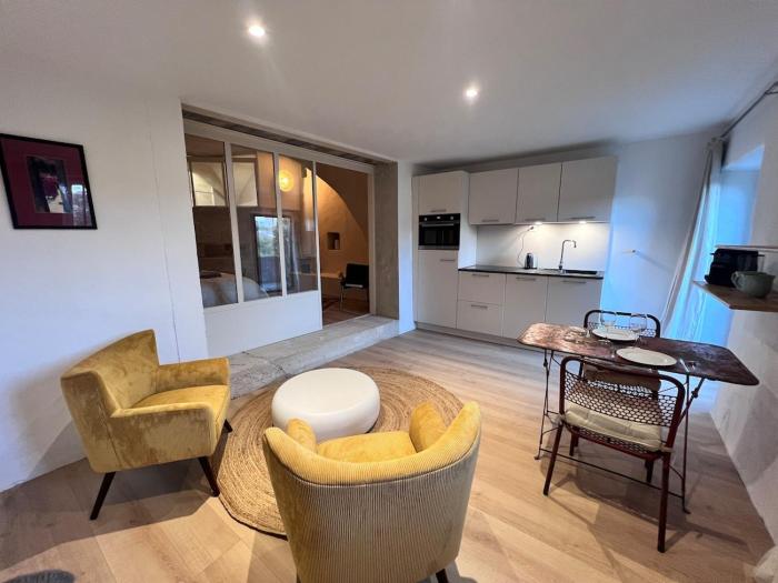 Près dAvignon, studio de charme avec vue