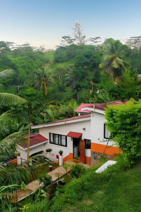 Charming house in Victoria with mountain view