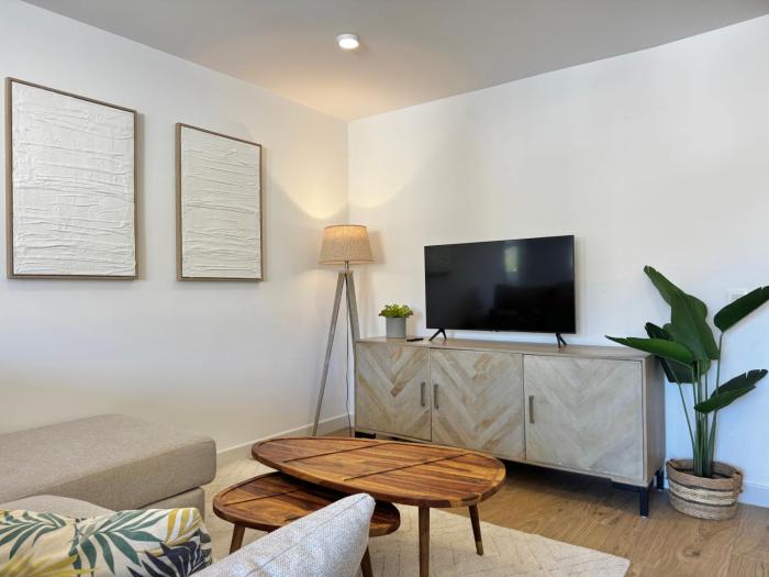 Oasis Studio II Marbella Center with mountain views - EaW Homes