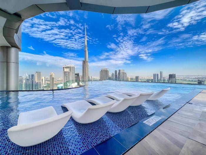 Famous Infinity Pool 64th floor near Burj Khalifa