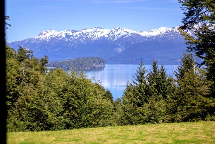 Villa la Angostura Casa frente al Lago