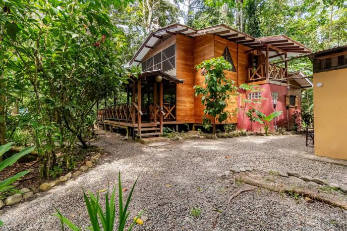 Pachamama Nueva River side Bungalows Punta Uva