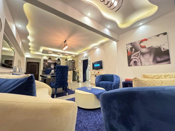 Luxurious 3 bedrooms Apartment With Private Garden