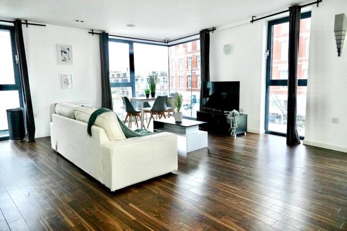 Elegant 2 Bed Flat in East London