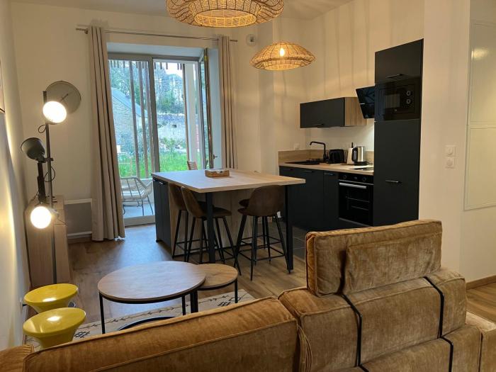 Appartement Neuf avec Terrasse au Coeur de Le Palais - FR-1-418-258