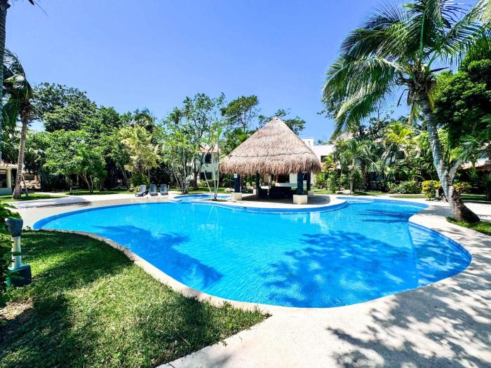 Tropical Playacar Villa Pool Near 5th & Beach