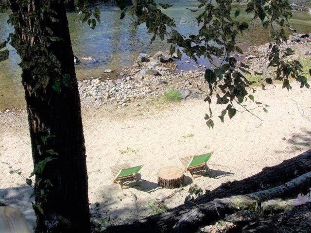 Riverside Court RV and Cabins