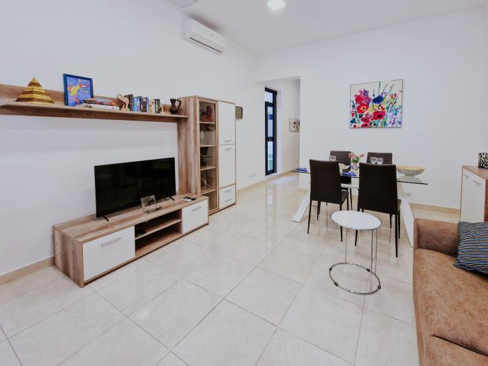 Cozy escape in vibrant Gżira