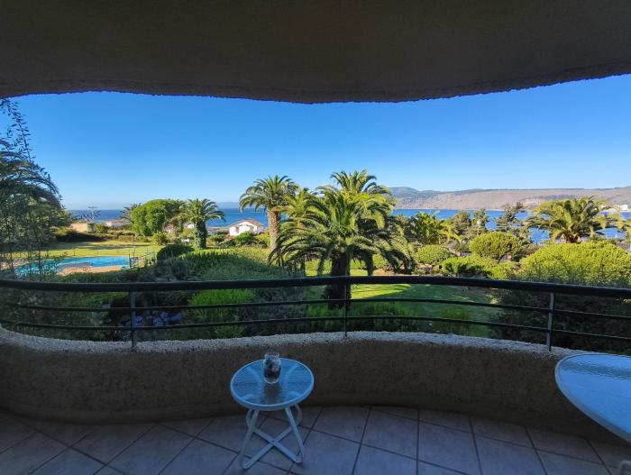 Amplio y hermoso departamento con vista al mar