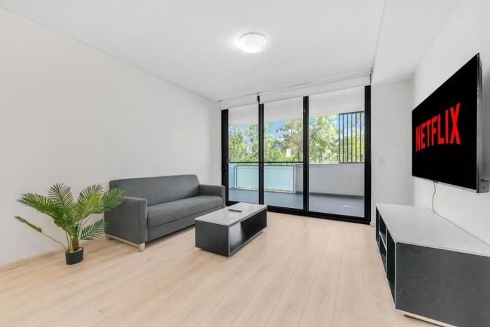 Sunny 2-Bedroom Apartment with Parking in Rouse Hill