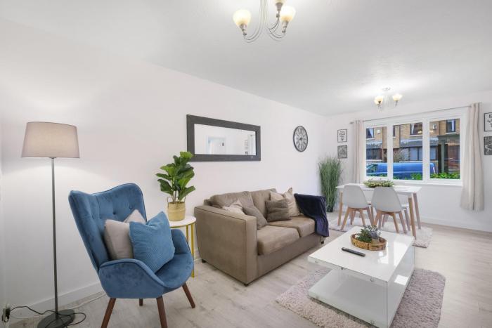 Charming 2-bedroom, 1-Bathroom Apartment in Transom Square