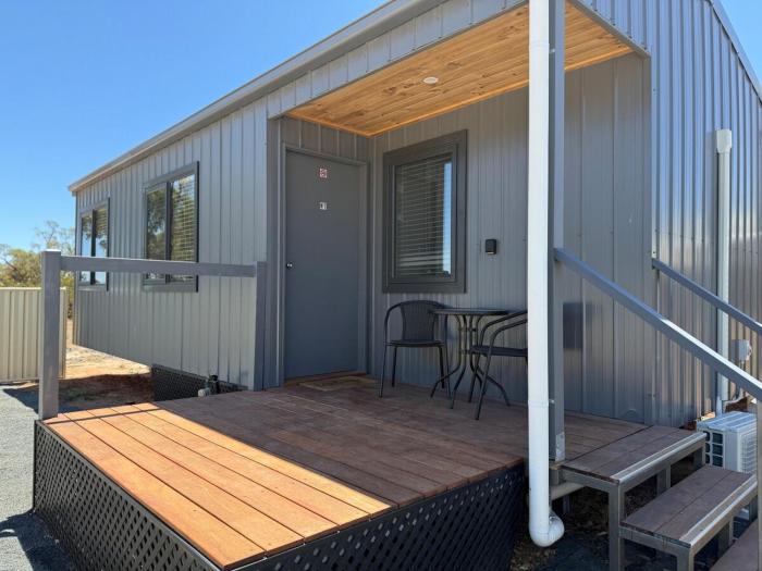 Woomelang Cabin Silo Trail Two Bedroom Cabin Queen and KSing