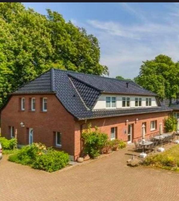 Ferienhaus BODDEN- vis-a-vis Hiddensee für bis zu 15 Gäste in 7 Appartements