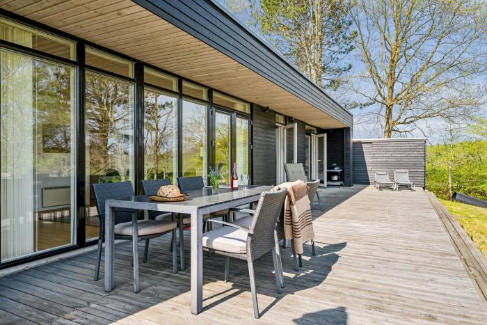 Beautiful Holiday Home On Mols With Sea View