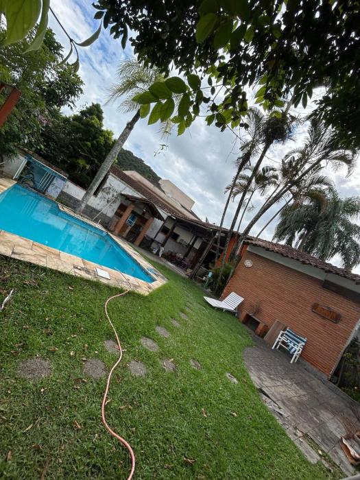 Casa com piscina no Guarujá