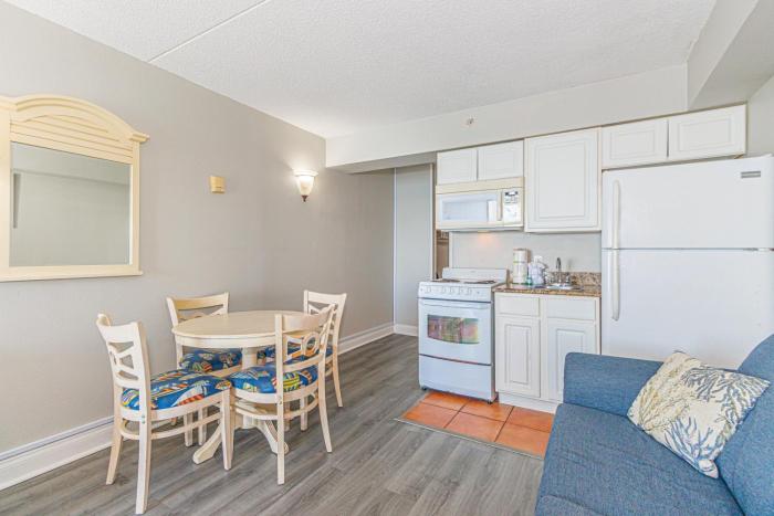 Spectacular Oceanfront Studio! Recently Renovated! Sea Mist 20902