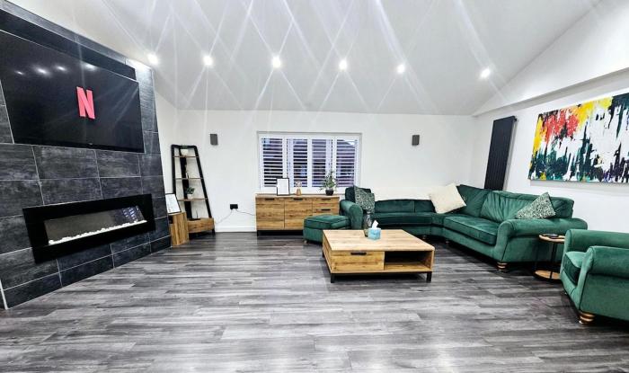 The Penthouse Tamworth Spacious 3 Bedroom Apartment in the town centre