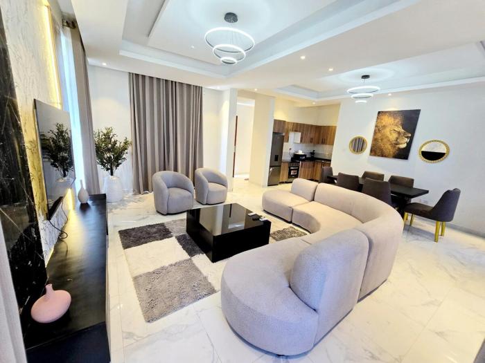 Black Land at Micnic Homes-Spacious,Serene,Family