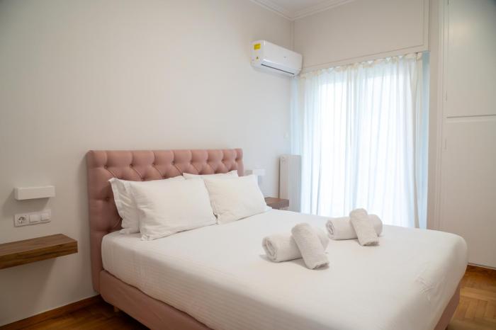 Spacious 2 BR apartment next to Acropolis