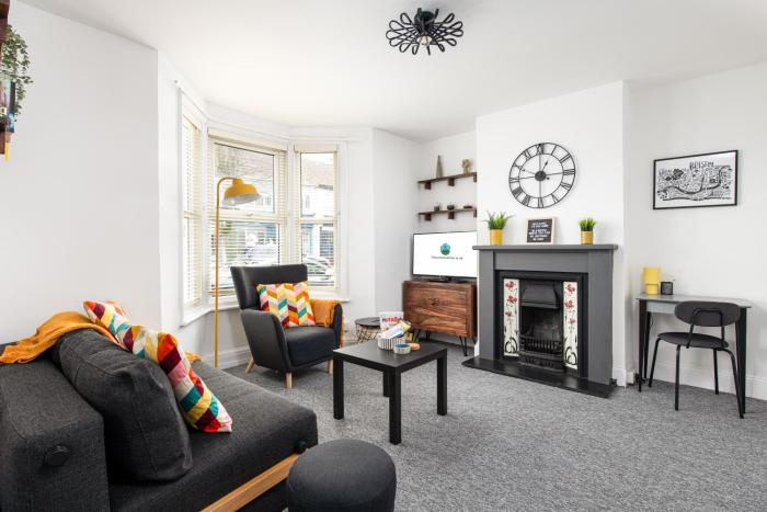 Extended Stays-Parking-Sleeps5-By FabAccommodation