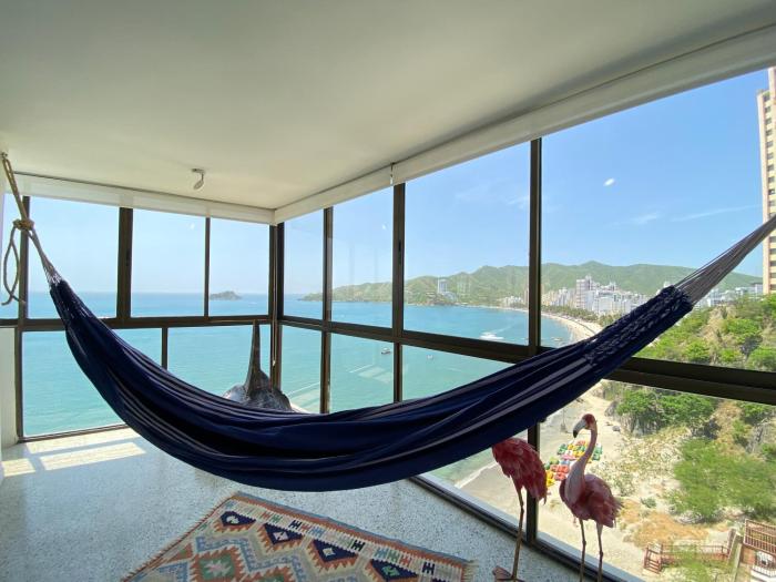 Vista y estilo frente al mar!