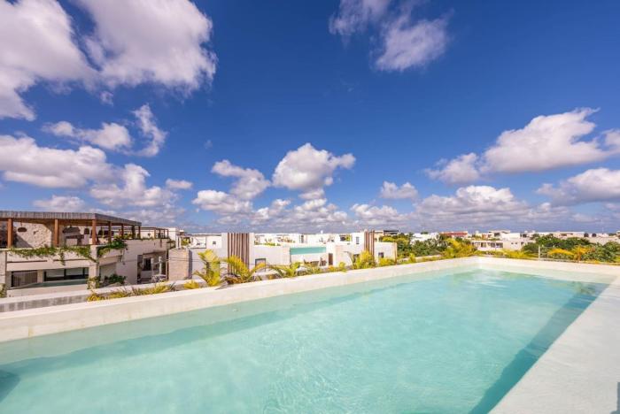 Jungle Chic King Studio with Pool