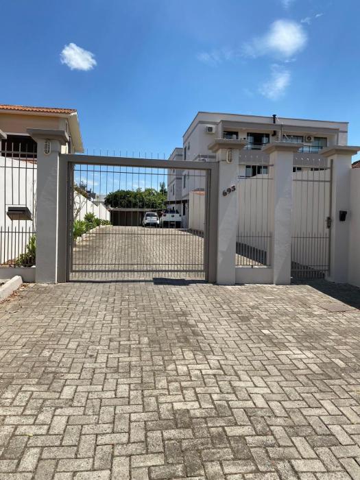 Apto em prédio familiar - São Gabriel