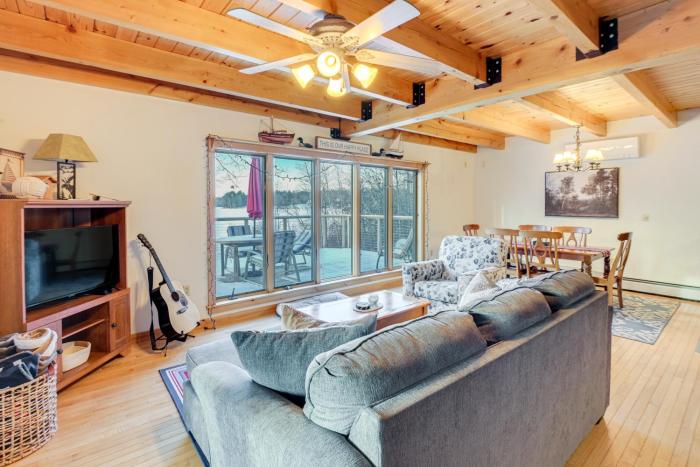 Hot Tub and Boat Dock Waterfront Maine Retreat!