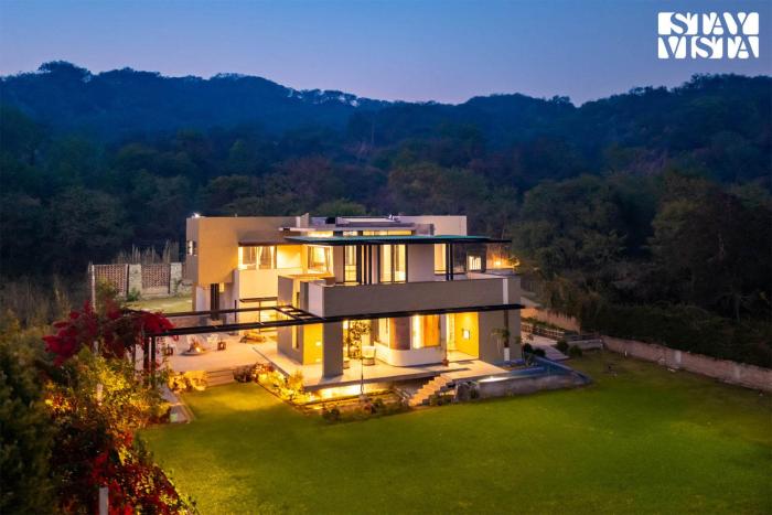 StayVista at LettGo with Garden, BBQ & Terrace