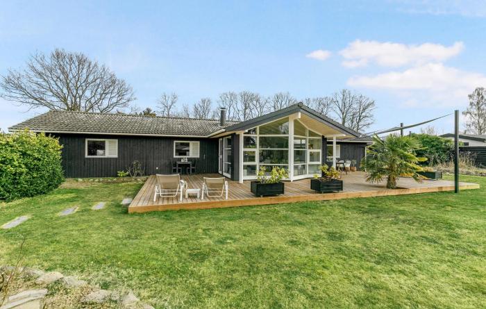 Nice Home In Strøby With Wifi