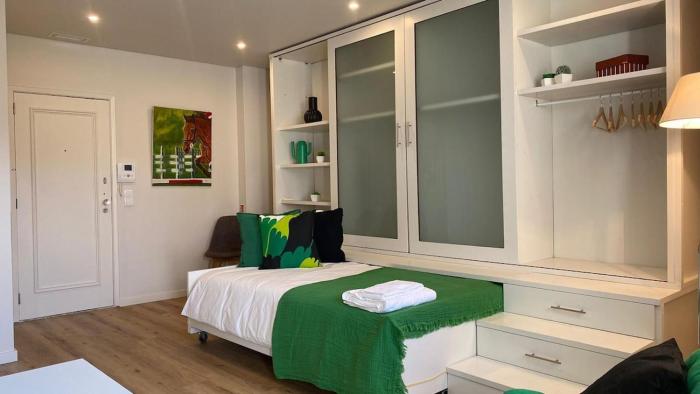 BEST - Studio Trindade with AC and Parking