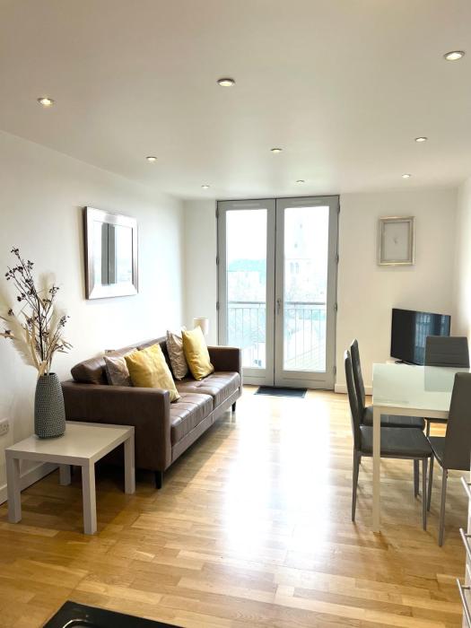 Town & Quiet - 1 Bed - Fast Fibre - Free Parking