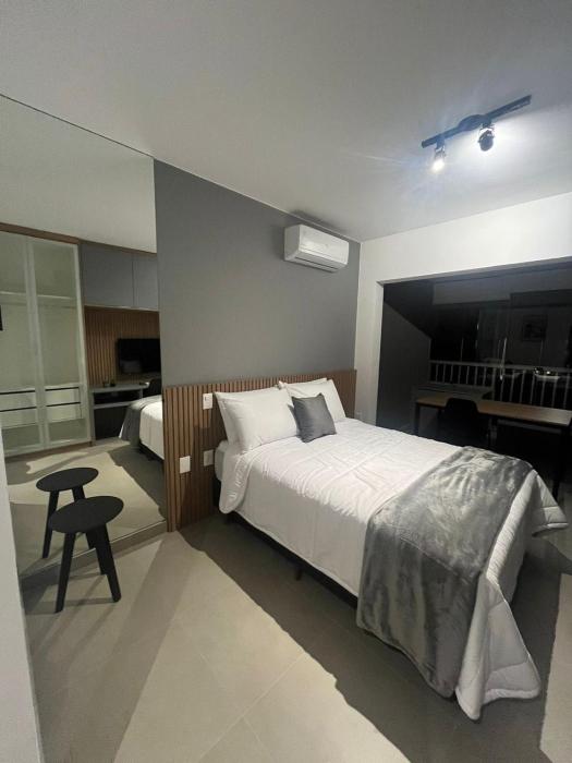 Studio em prédio novo e moderno - Moema