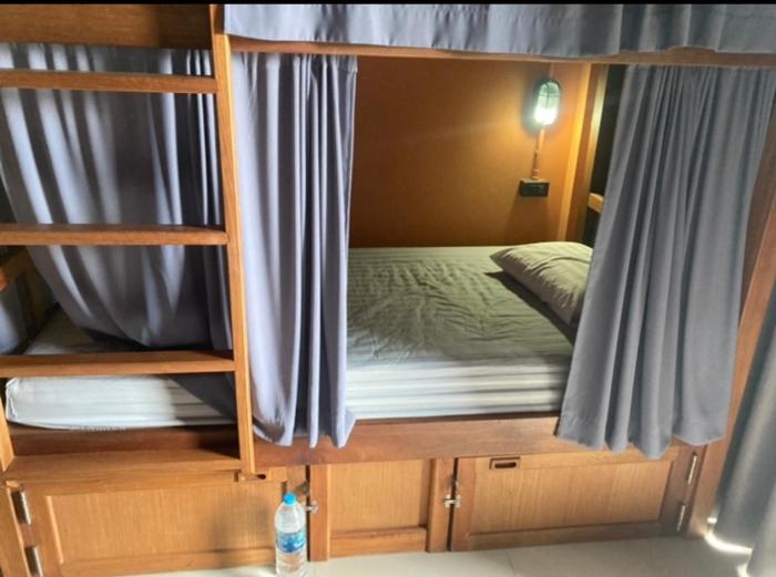 NOMAD HOSTEL KRABI AND TRAVEl