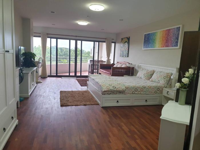 Spacious condo in Palm pavilion near Hua hin airport