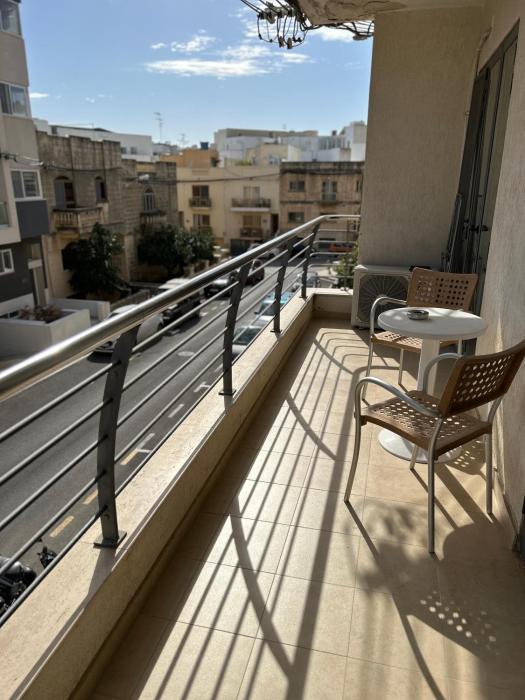 Swieqi sunny central airy quiet Apartment in Malta