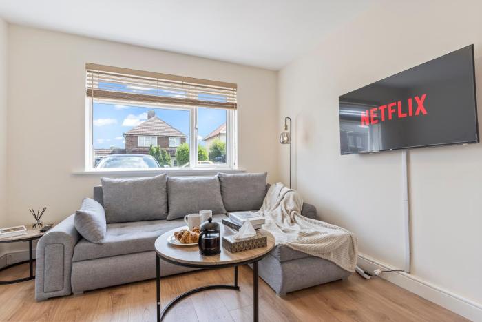 Lovely flat near Gatwick Airport