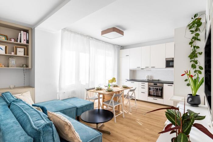 BNB Central Comfort Retreat with Balcony