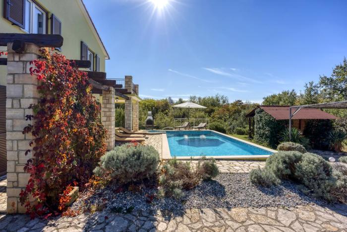 Villa LUMARE AQUA - Pool, Jacuzzi & Garden