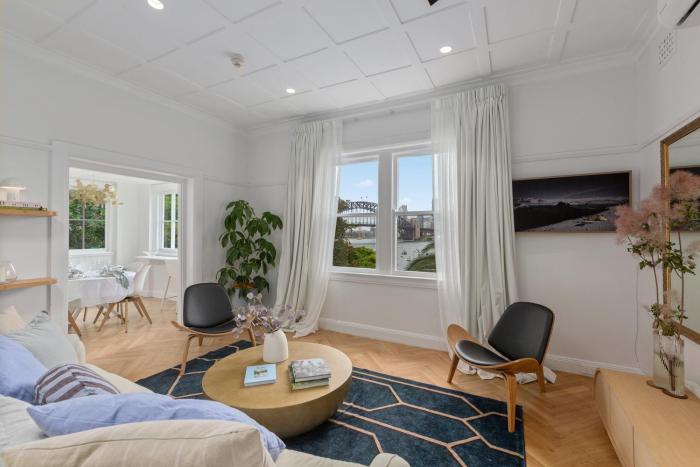 Luxe Lavender Bay - An Iconic Couples Nest