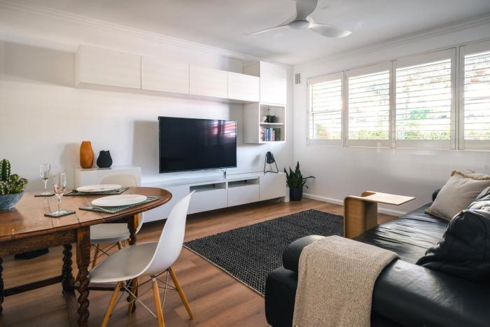 Quiet Little Manly 1 bed - 3min walk Harbour & Beaches w Level Access