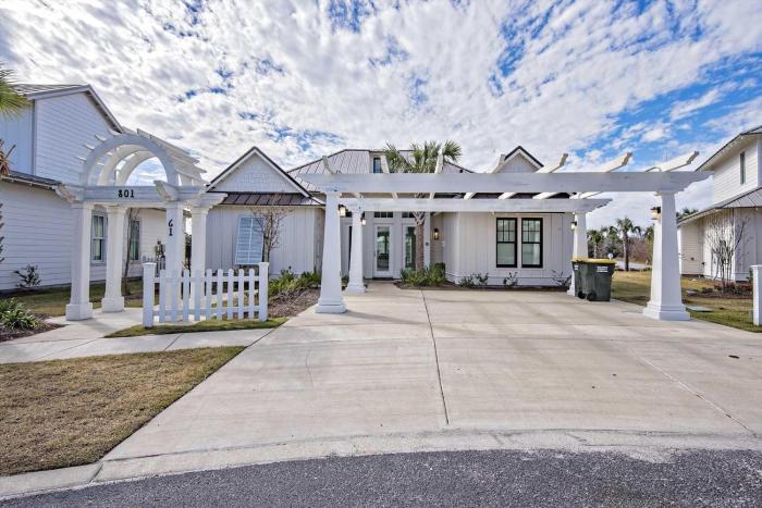 Salty Breeze Beach Club Cottage