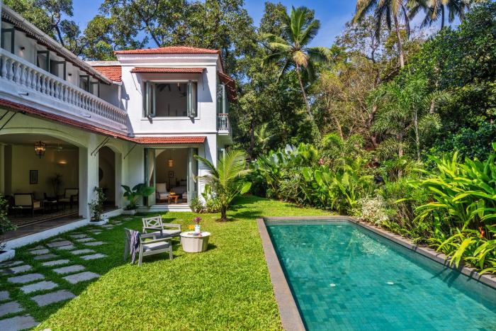 Villa Lluvia 5bhk-Huge Pvt Pool-Caretaker-Bathtub-Big Garden-Genset Backup- Siolim