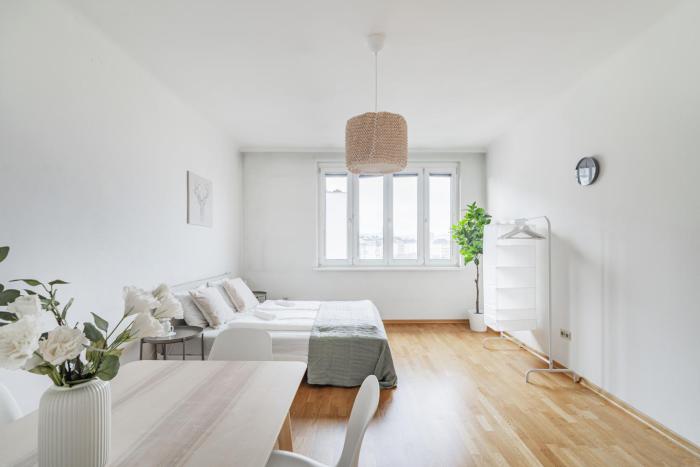 Central Retreat Schwedenplatz