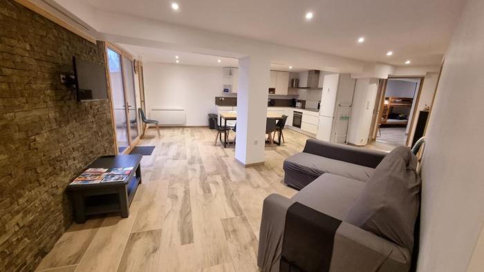 Grand logement familiale neuf dexception idéalement situé à Isola 2000 - Plus de 100m2 de confort, 4 chambres, immense terrasse panoramique vue exceptionnelle montagnes et pistes, proximité immédiate funiculaire et centre station