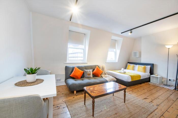 Modern Cosy Serviced Apartments Walk to Angel Station, 02 Academy Islington, Kings Cross Station