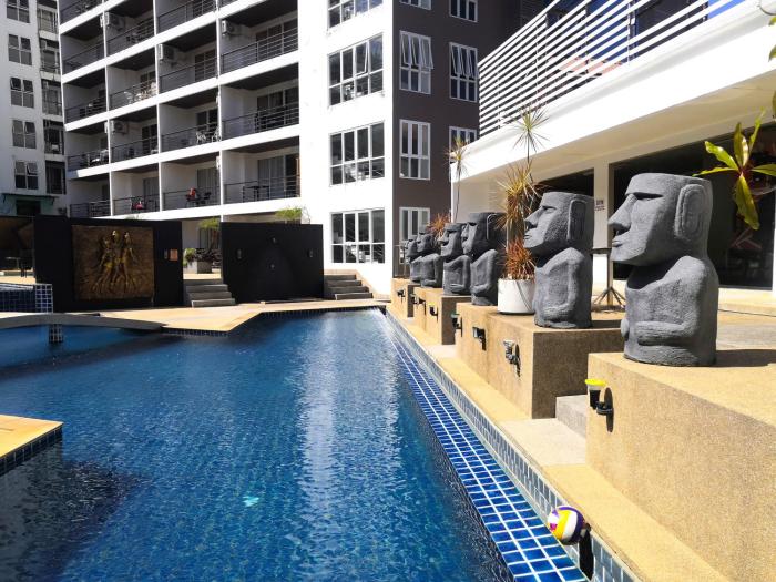 Private apartment at Bayshore by Lofty