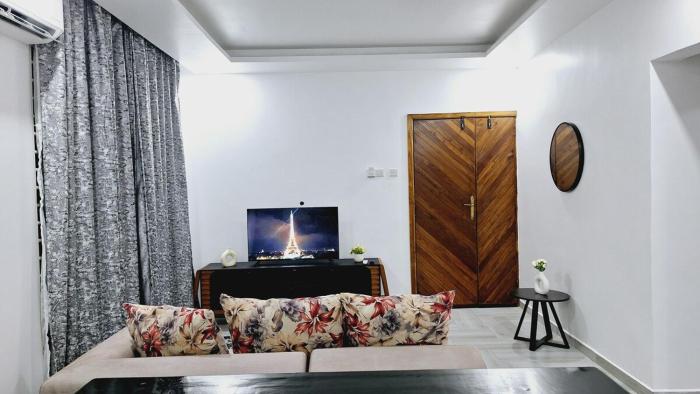 Lastborn Home I Sinza